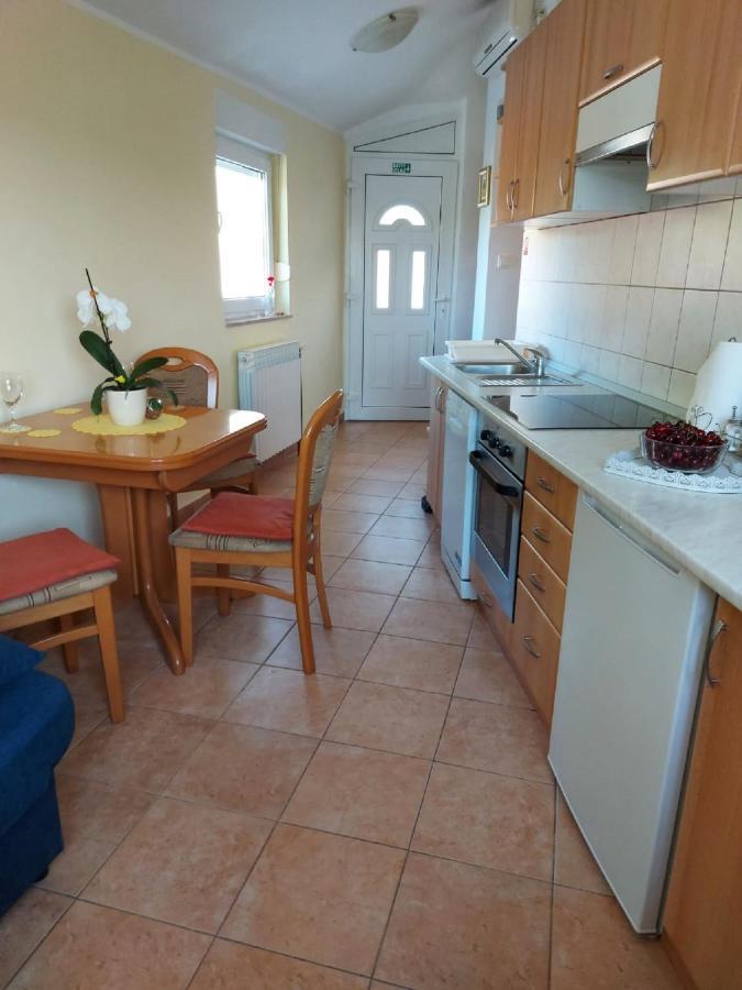 Apartman Luka Jadrtovac Luaran gambar