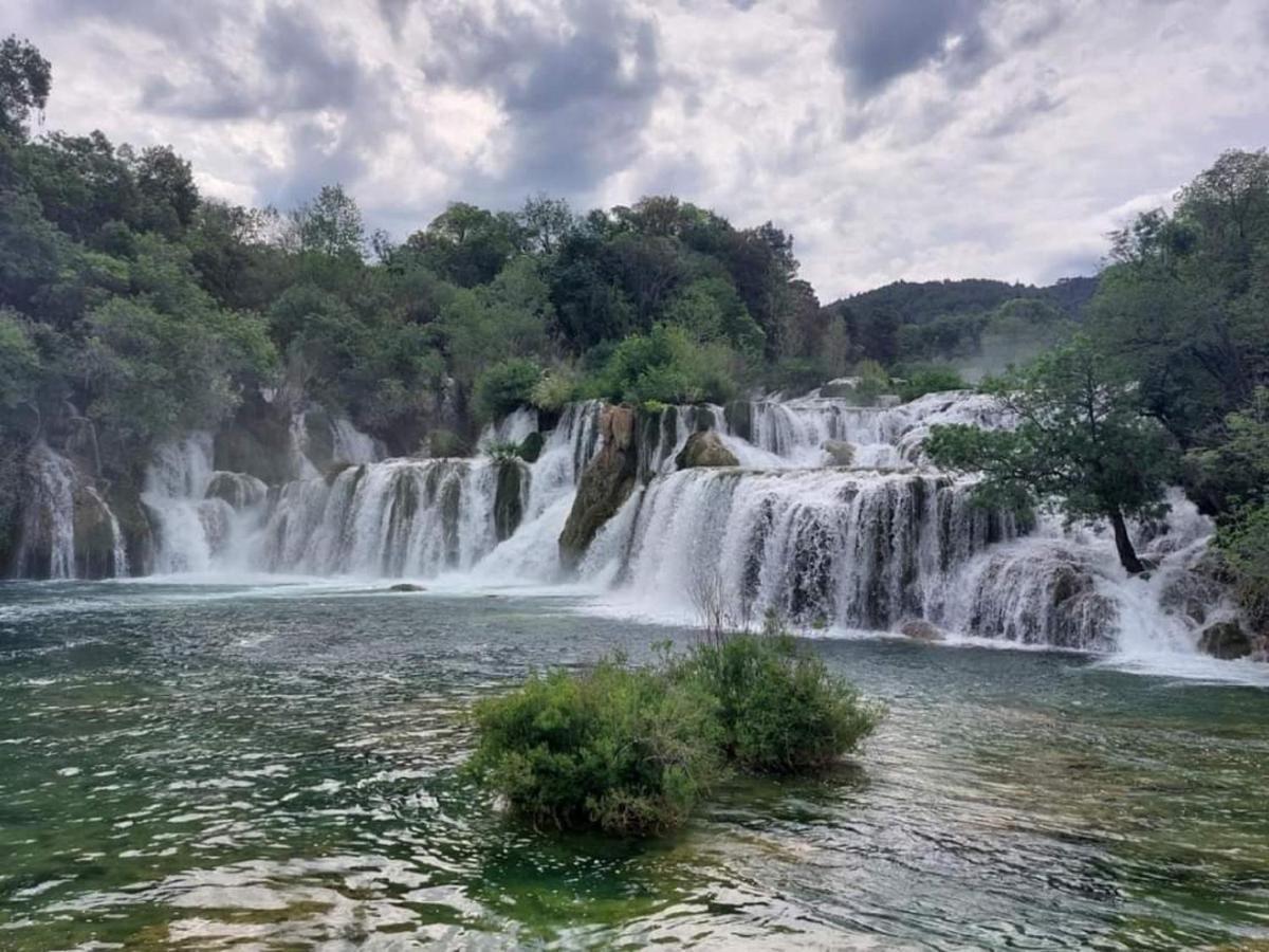 Apartman Luka Jadrtovac Luaran gambar